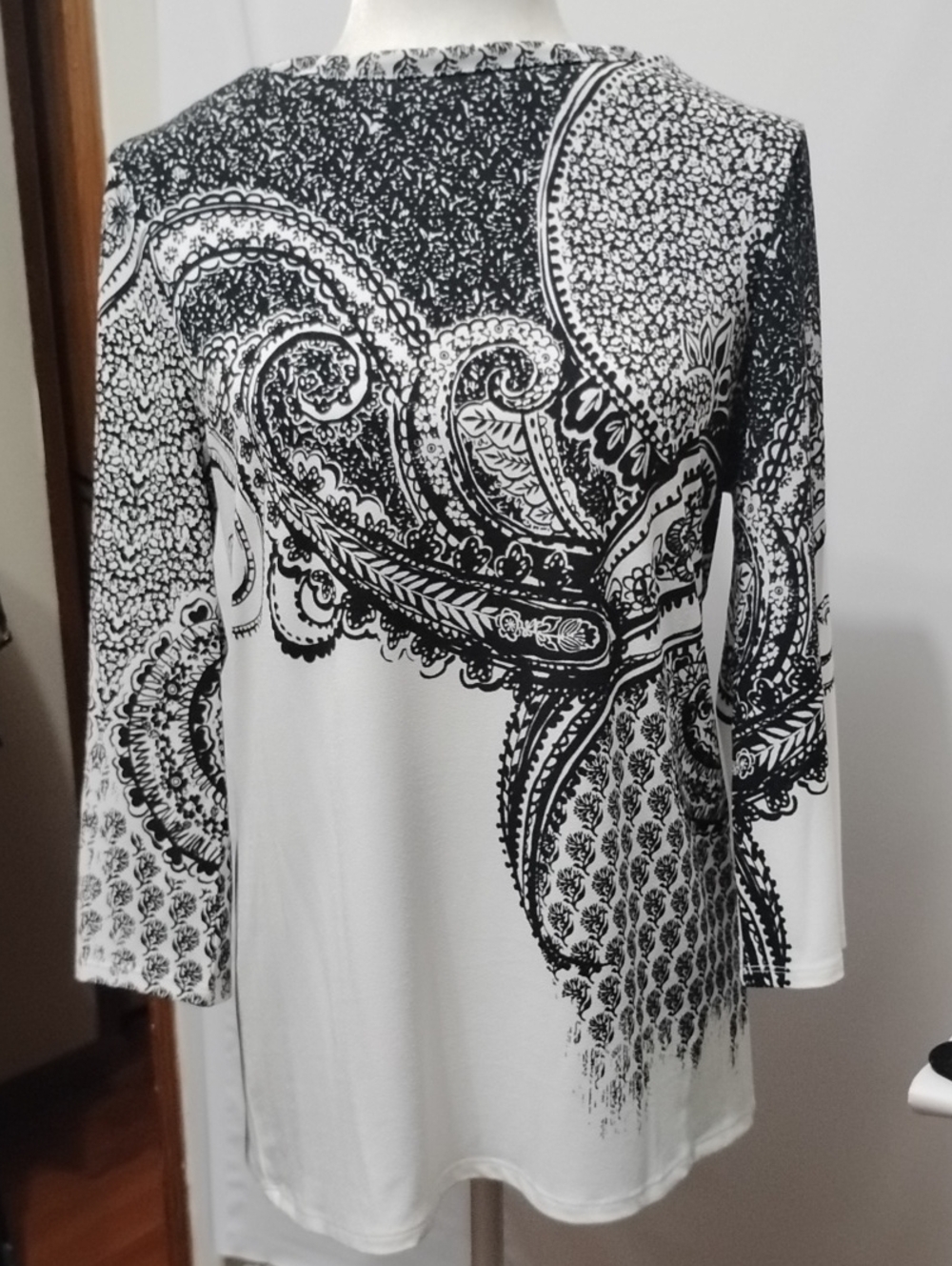 Chico's Black and White Paisley Long-Sleeve Top NWT